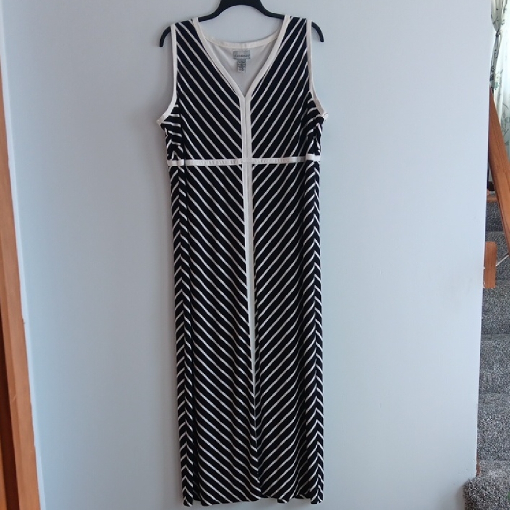 Catherines 2X 22/24 Black & White Chevron Sleeveless V-Neck Maxi Dress, EUC